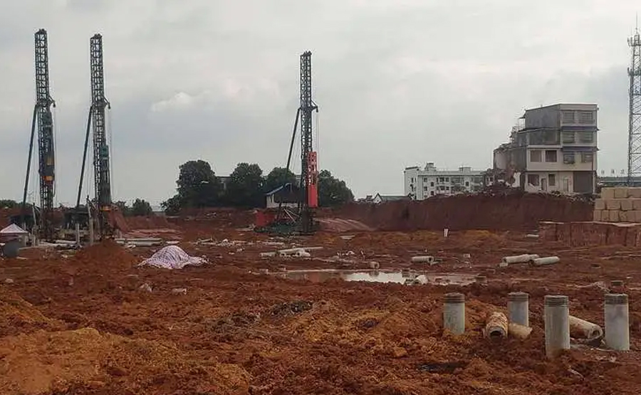 打樁出來的泥漿處理通常需要進(jìn)行固液分離，其中一種常用的處理方法是使用臥螺離心機(jī)